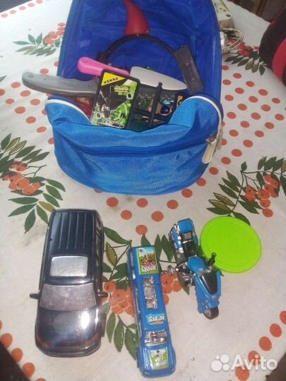 Игрушки детские-машинки,самолёты,пистолет и другое
