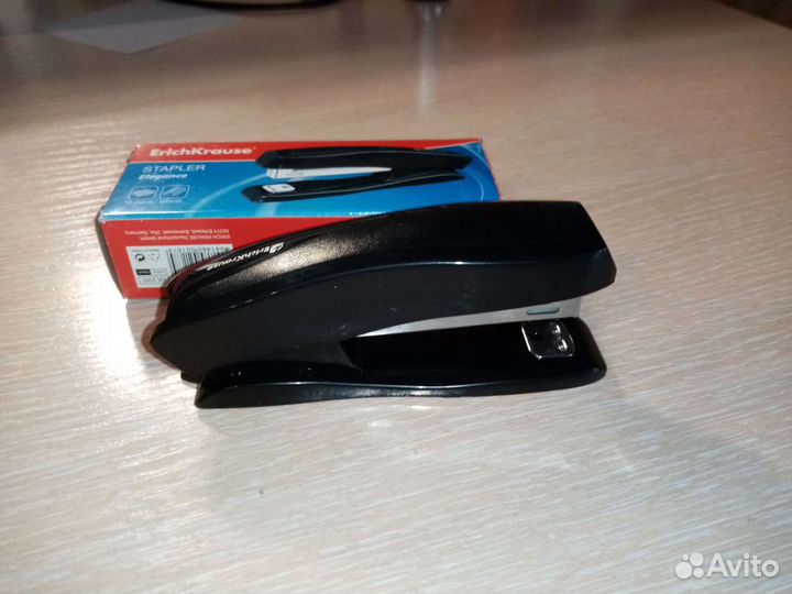 Канцелярия: зажимы доя бумаг, степлер, бумага для