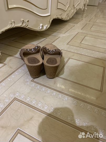 Шлепанцы женские