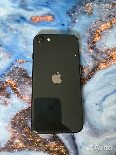 iPhone SE, 64 ГБ