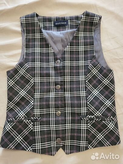 Продаю школьный жилет на девочку р.140