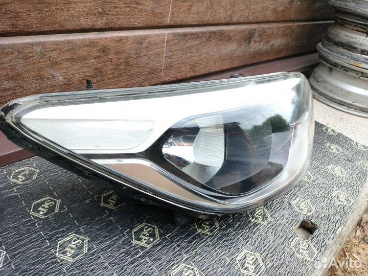 Фара правая Kia Soul хэтчбек 1.6 G4FG 2014