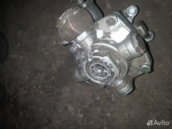 Главный тормозной кран ЗИЛ 43318