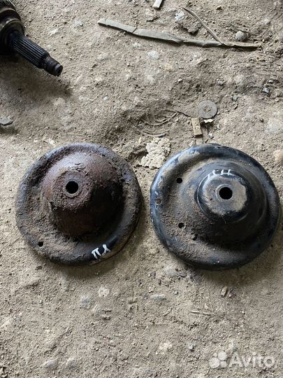 Чашки передние Subaru Forester s10