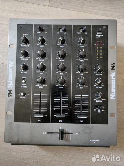 Микшерный пульт Numark M4