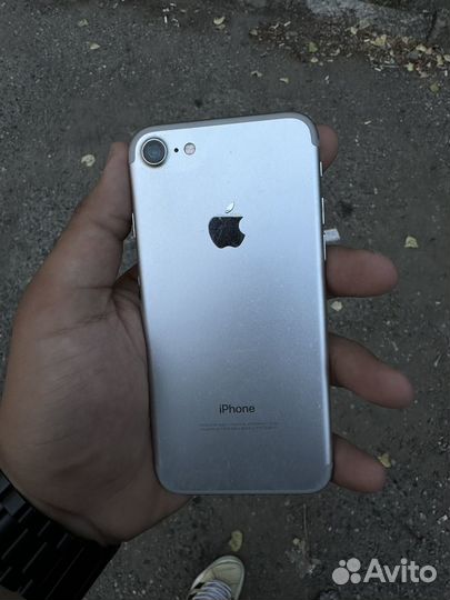 Телефон iPhone 7