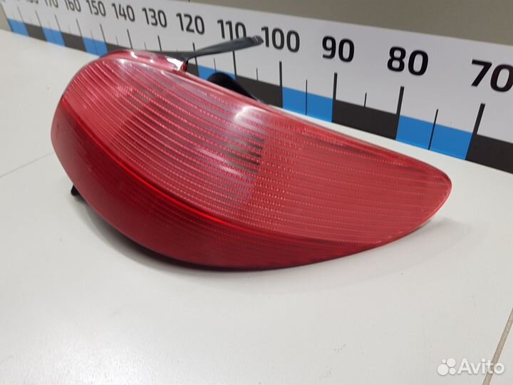 Фонарь правый Peugeot 206 (1998-2012)