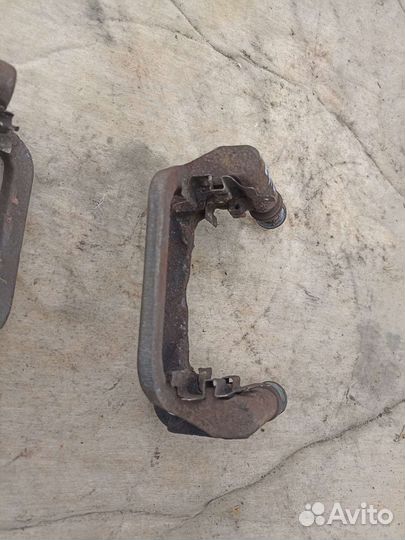 Скоба заднего суппорта от Ниссан Кашкай J10