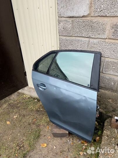 Дверь задняя правая volkswagen jetta 5