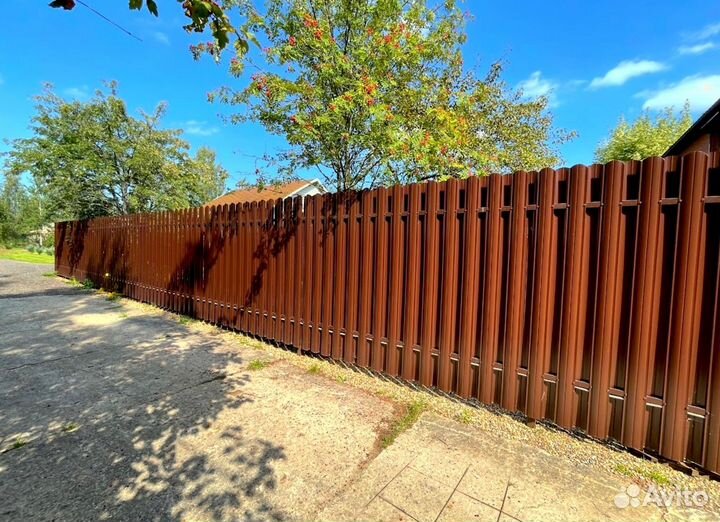 Забор из евроштакетника