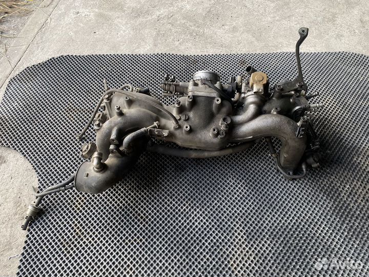 Впускной коллектор в сборе ej20G