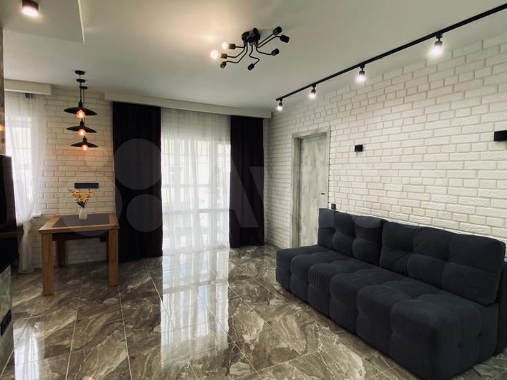 2-к. квартира, 42 м², 2/4 эт.