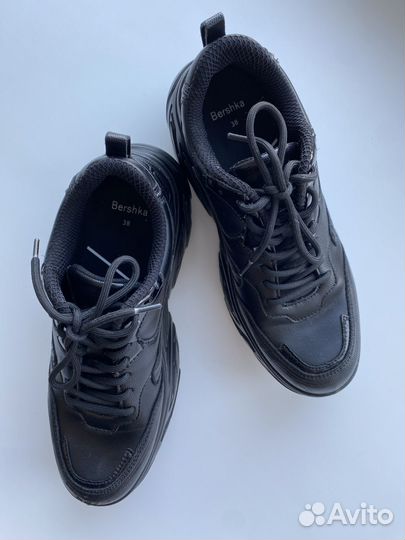 Кроссовки женские