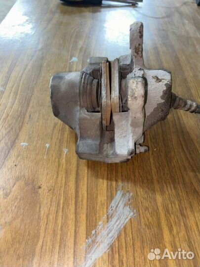 Суппорт тормозной задний левый Mercedes-Benz