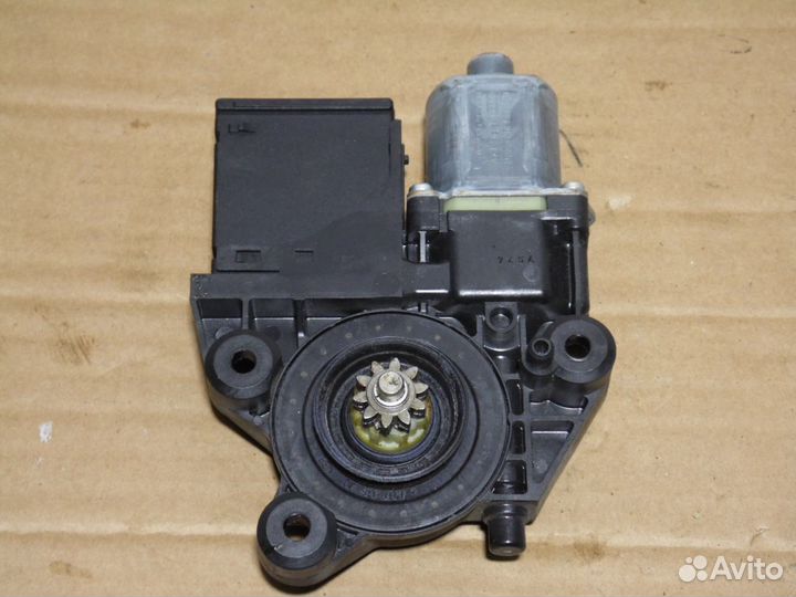 Моторчик стеклоподъемника Рено Флюенс