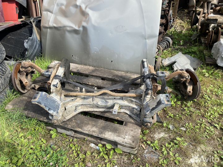 Передний подрамник Volkswagen Transporter T4