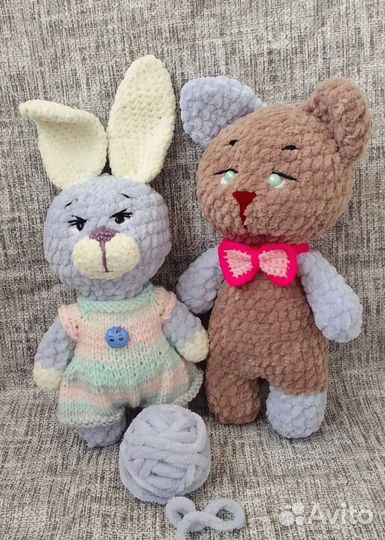 Вязаный зайчонок 