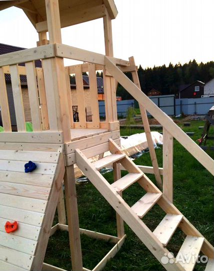 Детская площадка со скалодромом