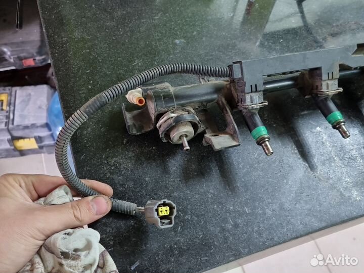 Топливная рампа в сборе Форд Фьюжен