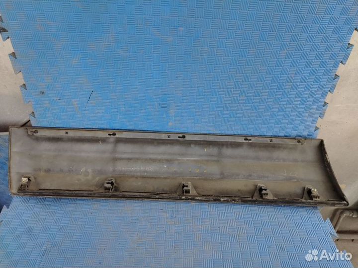 Накладка двери передней правой Mitsubishi Pajero I