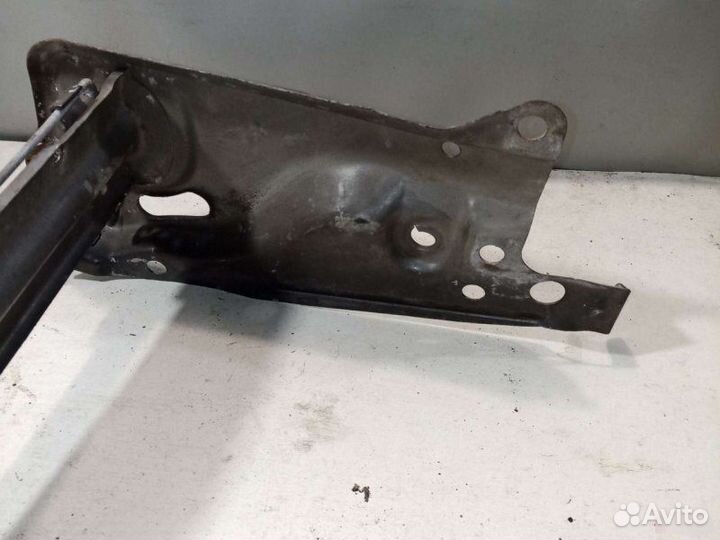 Замок капота правый Audi 80 B3 седан 1.8I 1989