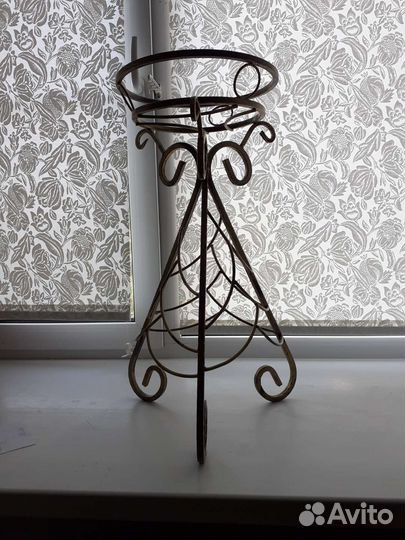 Подставка для цветов напольная металлическая