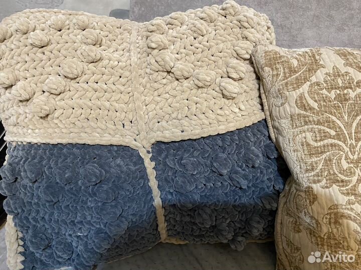 Подушки на диван из велюровой пряжи.Ручная работа