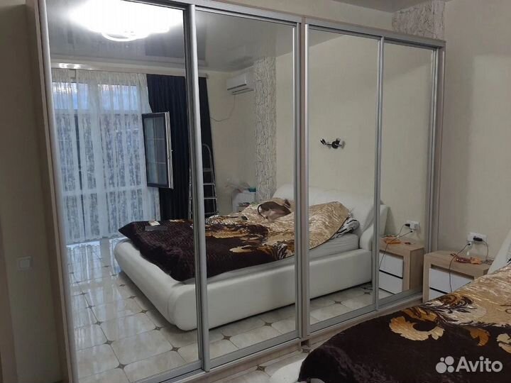 Шкаф-купе 4-х дверный зеркальный