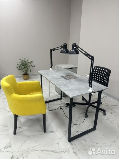 Маникюрный стол с встроенной вытяжкой