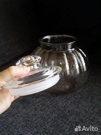 Новая банка с крышкой для хранения стекло
