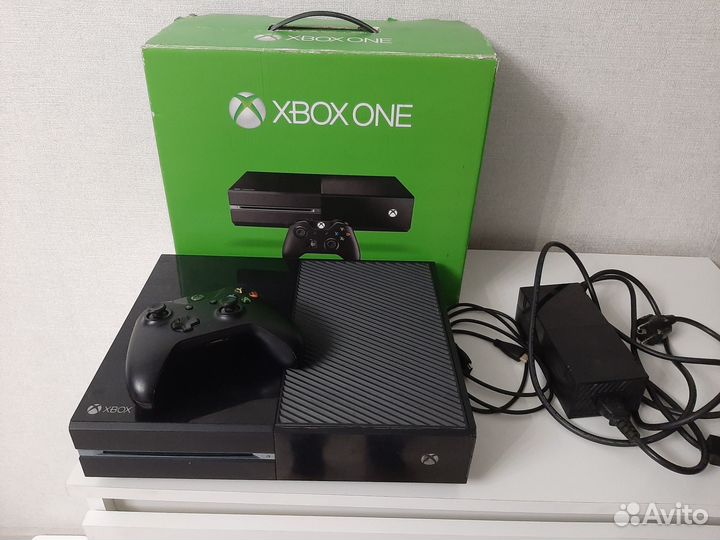 Xbox One 500Gb + купленные игры