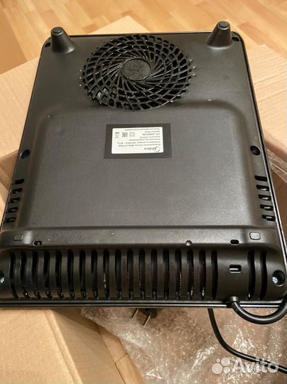 Индукционная плитка Midea RT2020