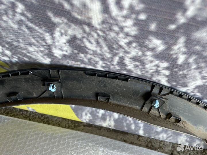 Накладка переднего крыла правого Kia Sportage