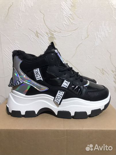 Утепленные зимние кроссовки (37-37.5)