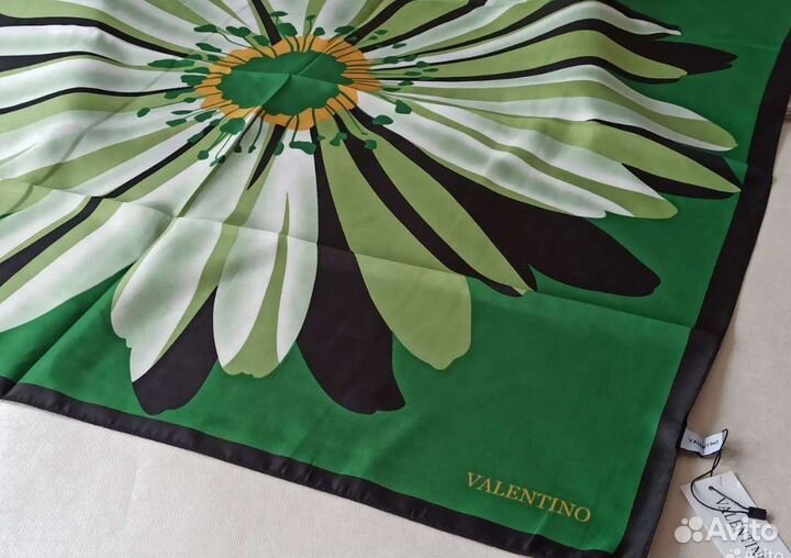 Платок Шелковый Valentino зелёный новый