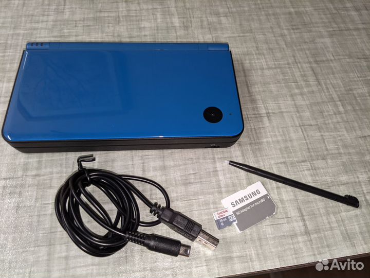 Nintendo DSi XL Синяя