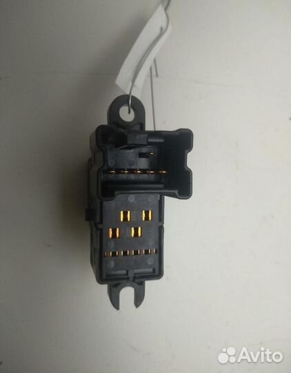 Кнопка стеклоподъемника Nissan Qashqai