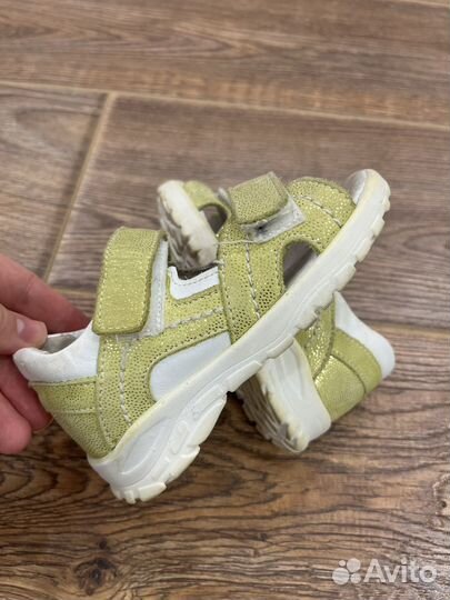 Сандалии для девочки