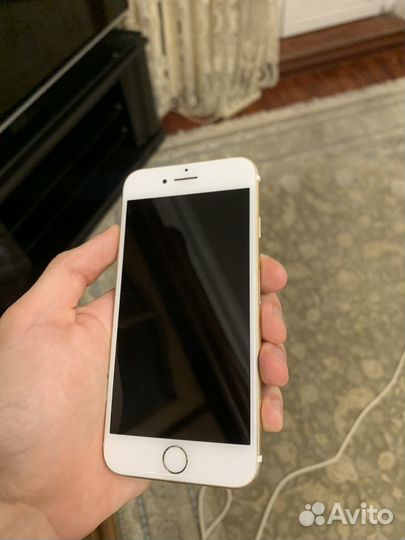 Телефон iPhone 7