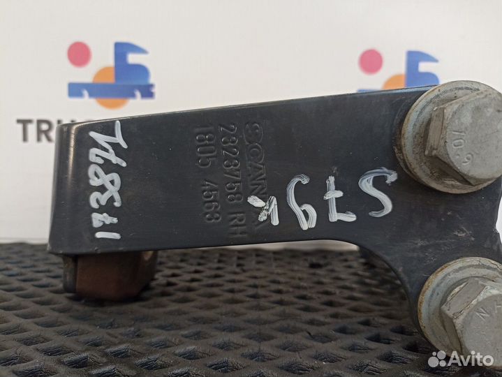 2323758 Кронштейн торсиона кабины правый