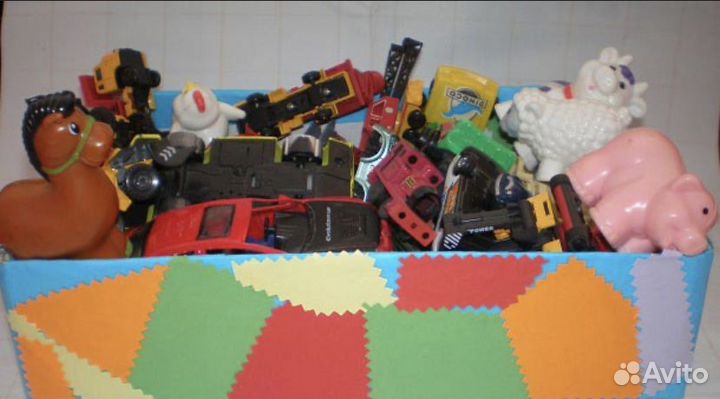 Большую коробку игрушек детских