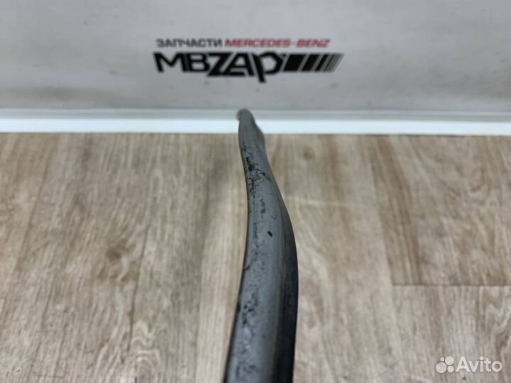 Уплотнитель радиатора Mercedes W221 S 221