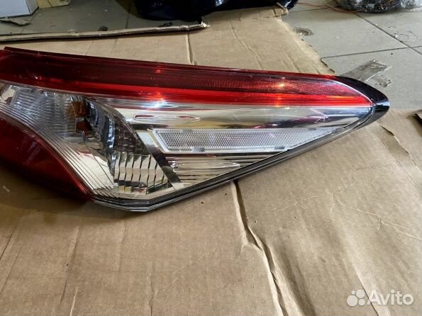Toyota Camry V70 фонарь задний правый в крыло