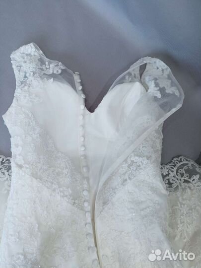 Платье со шлейфом 44