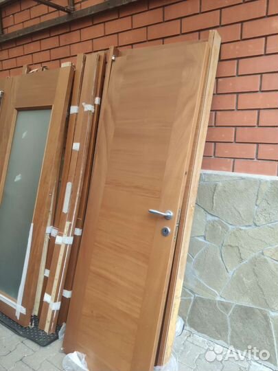 Межкомнатные двери 4 шт бу с коробкой массив