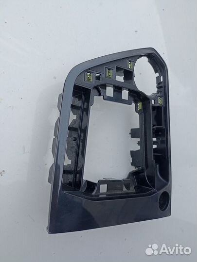 Накладка селектора АКПП Volkswagen Tiguan II