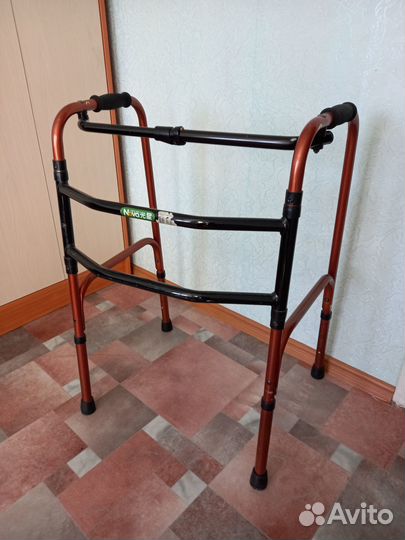 Ходунки для взрослых шагающие