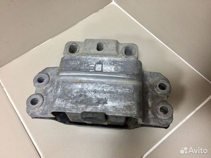 Опора двигателя левая VAG 3C0199555Q