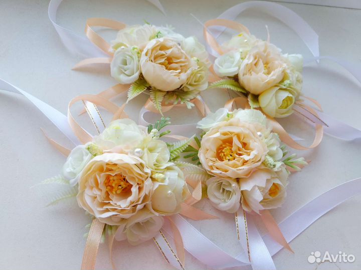 Бутоньерка, браслет подружкам