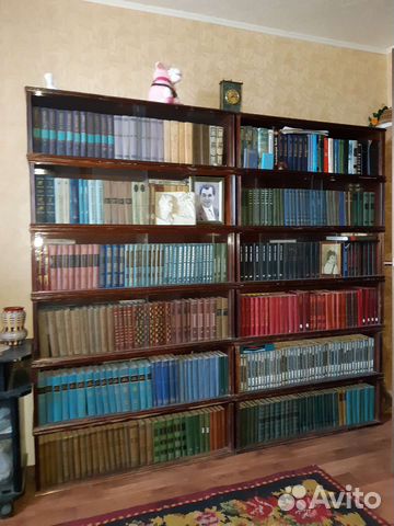 Книжные полки со стеклом